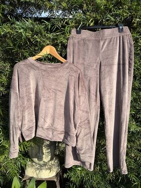 Jockey Plush Ribbed Lounge Top in Dusty Mauve